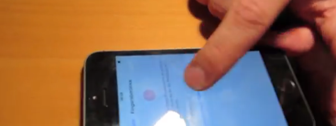 Hacker bypassano il sensore di impronte digitali dell’iPhone 5S usando un finto dito [Video]