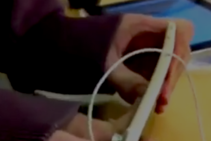 Ragazzi entrano nell’Apple Store e piegano tutti gli iPhone 6 [Video]