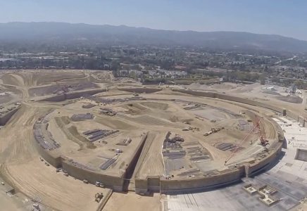 Il Campus di Apple, in costruzione, fotografato da un drone