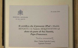 Venduto a $30,500 l’iPad di Papa Francesco