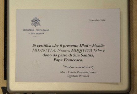 Venduto a $30,500 l’iPad di Papa Francesco