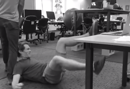 Humor: Cosa fare con la funzione Slow Motion dell’iPhone 5S?